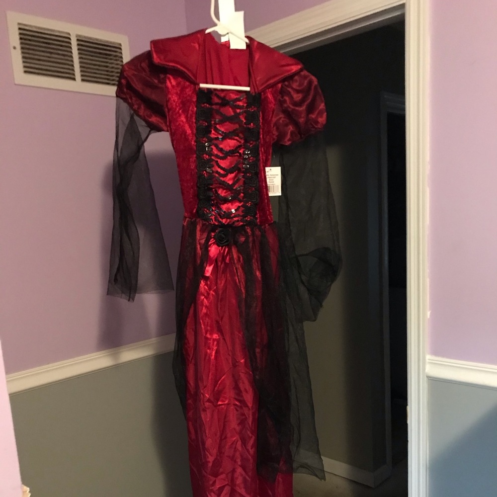 Child’s gothic vampiress costume